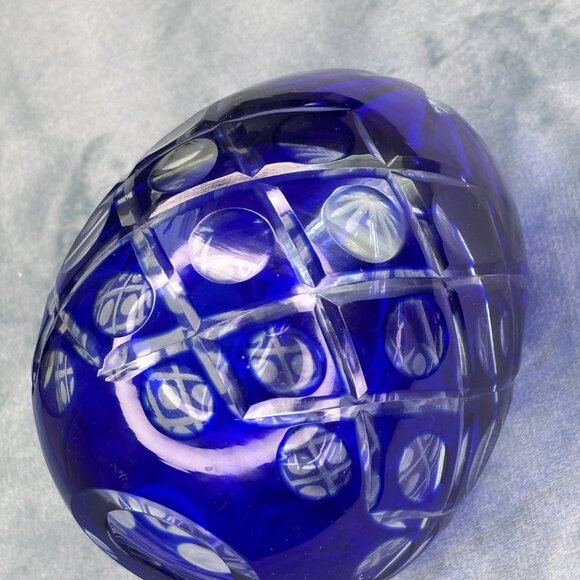 Vintage Czech Bohemian crystal cut cobalt blue egg - Picture 2 of 5